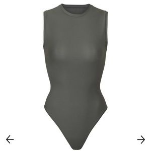 SKIMS BODY BASICS CREW NECK BODYSUIT - DEEP SEA